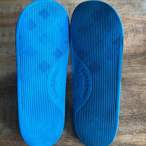 Burberry slides(slightly used) - Picture 2 of 4